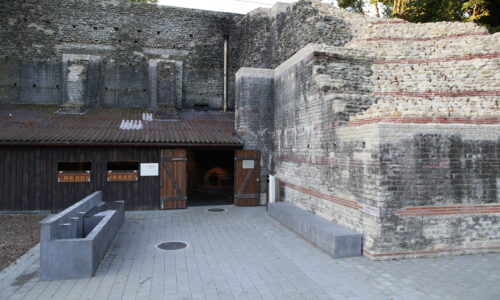 I muri di sostegno del tempio