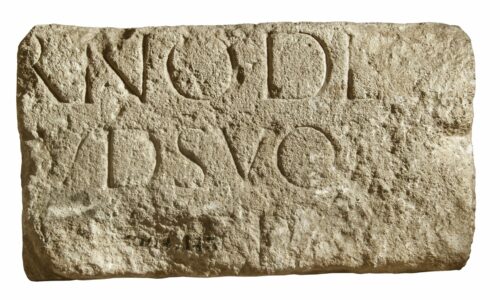 Basel - Inschrift in Basel in zweiter Verwendung verbaut. Höhe: 64 cm; 50-250 n.Chr.  -Foto Ortlof Harl