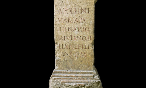 Weihaltar von Maria Paterna für Apollo. Um 150 n. Chr.