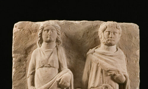 Augusta Raurica, Sandsteinrelief mit Ehepaar, 210-250 n. Chr.