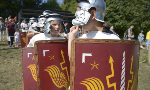 Römerfest Augusta Raurica - Spalier stehen in der Legionärsschule - Foto Daniel Rancic