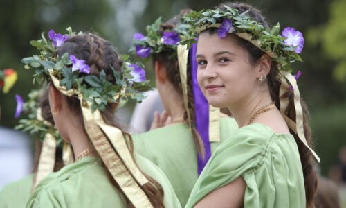 Römerfest Augusta Raurica - Tänzerinnen warten auf ihren Auftritt - Foto Susanne Schenker