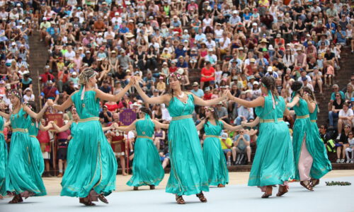 Römerfest Augusta Raurica - Tänzerinnen im vollen Theater - Foto Susanne Schenker