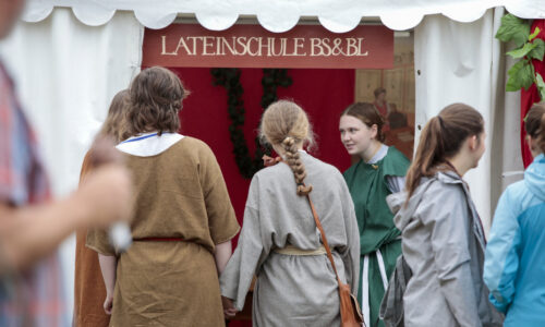 Römerfest Augusta Raurica - Blick in die Lateinschule - Foto Susanne Schenker
