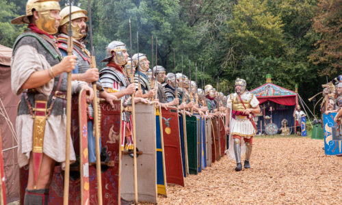 Römerfest Augusta Raurica - Römische Legionäre in Reih und Glied - Foto Matthias Willi