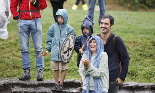 Römerfest Augusta Raurica – Das Publikum trotzt dem Regen – Foto Matthias Willi