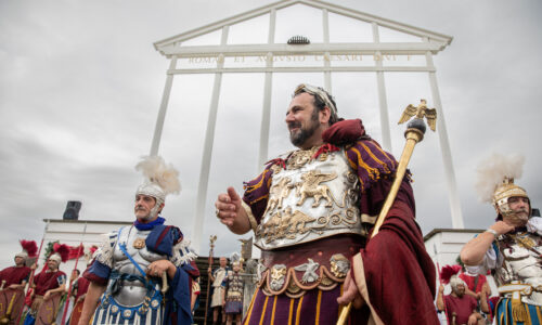 Römerfest Augusta Raurica – Der Kaiser und seine Garde bei der Festweihe – Foto Matthias Willi