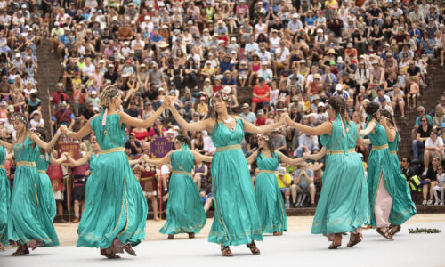 Augusta Raurica Roman Festival – Dancers in the packed theatre – Photo by Susanne Schenker