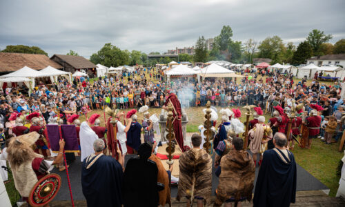 Römerfest Augusta Raurica – Weihezeremonie beim Forumstempel – Foto Matthias Willi