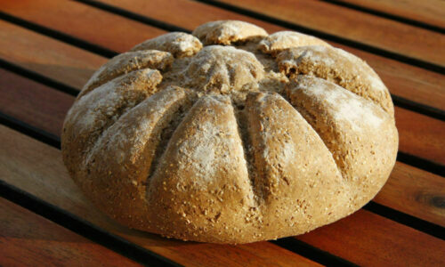 Baking bread: from grain to Roman bread